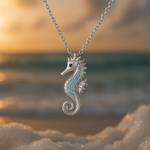 Halskette mit Seepferdchen und Opal in Weißgold