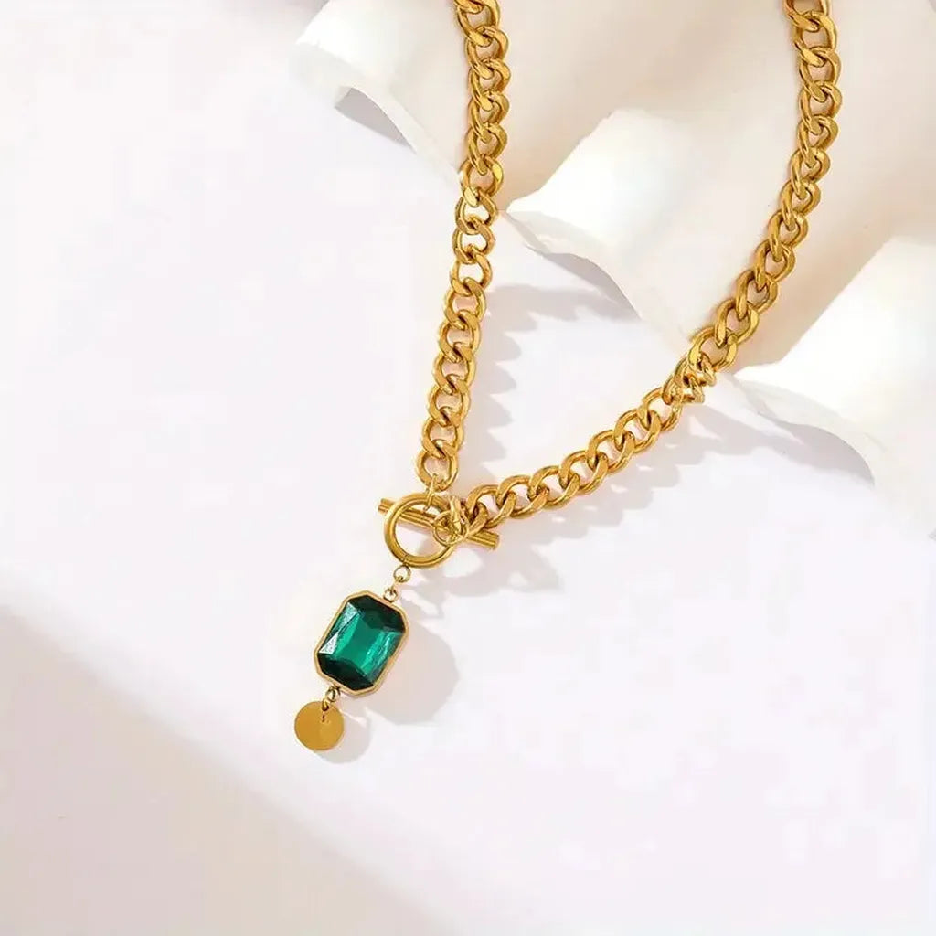 Halskette mit großem Smaragd-Anhänger in Gold – Ansicht 5