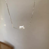 Halskette mit Kletterkatze in Weißgold – Ansicht 4