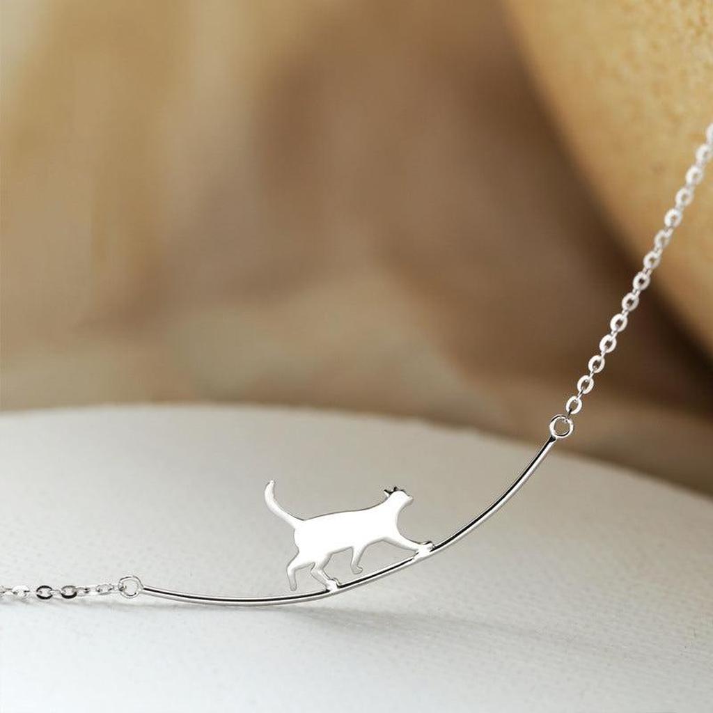 Halskette mit Kletterkatze in Weißgold – Ansicht 6