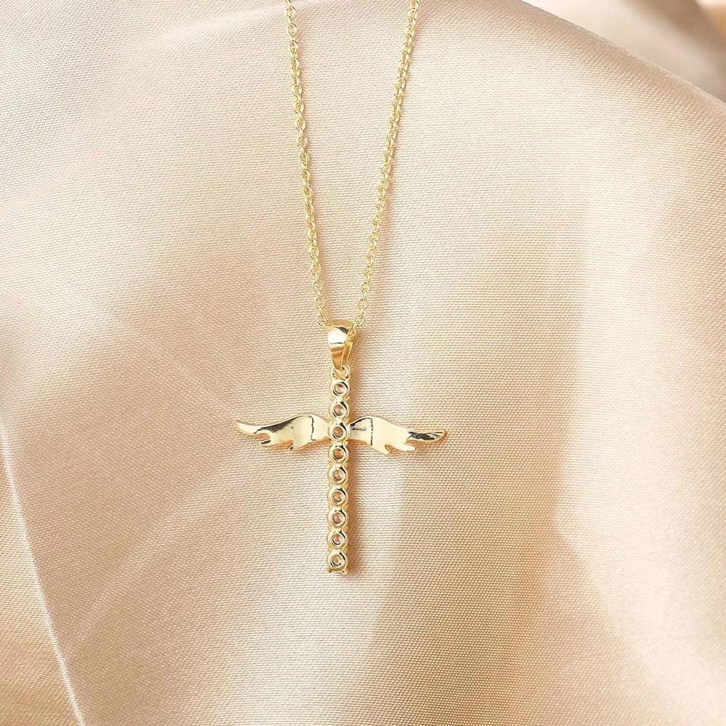 Halskette mit Kreuz und goldenen Engelsflügeln