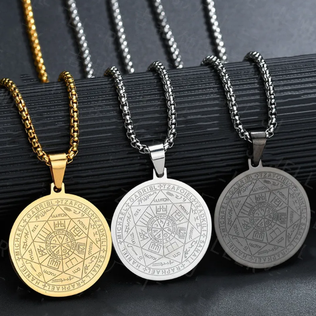 Halskette mit Medaille „Engel und sechs Sterne“