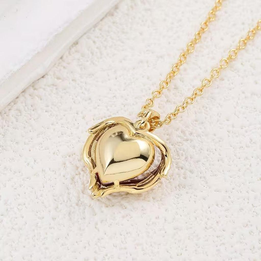 Engel-Halskette mit Rubinherz in Gold – Ansicht 5
