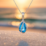 Tropfenlicht-Halskette in Blau mit Zirkonia