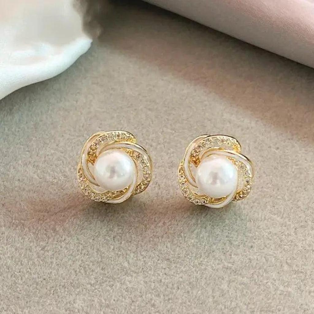 Ohrhänger in Gold mit runden Perlen und Zirkonia