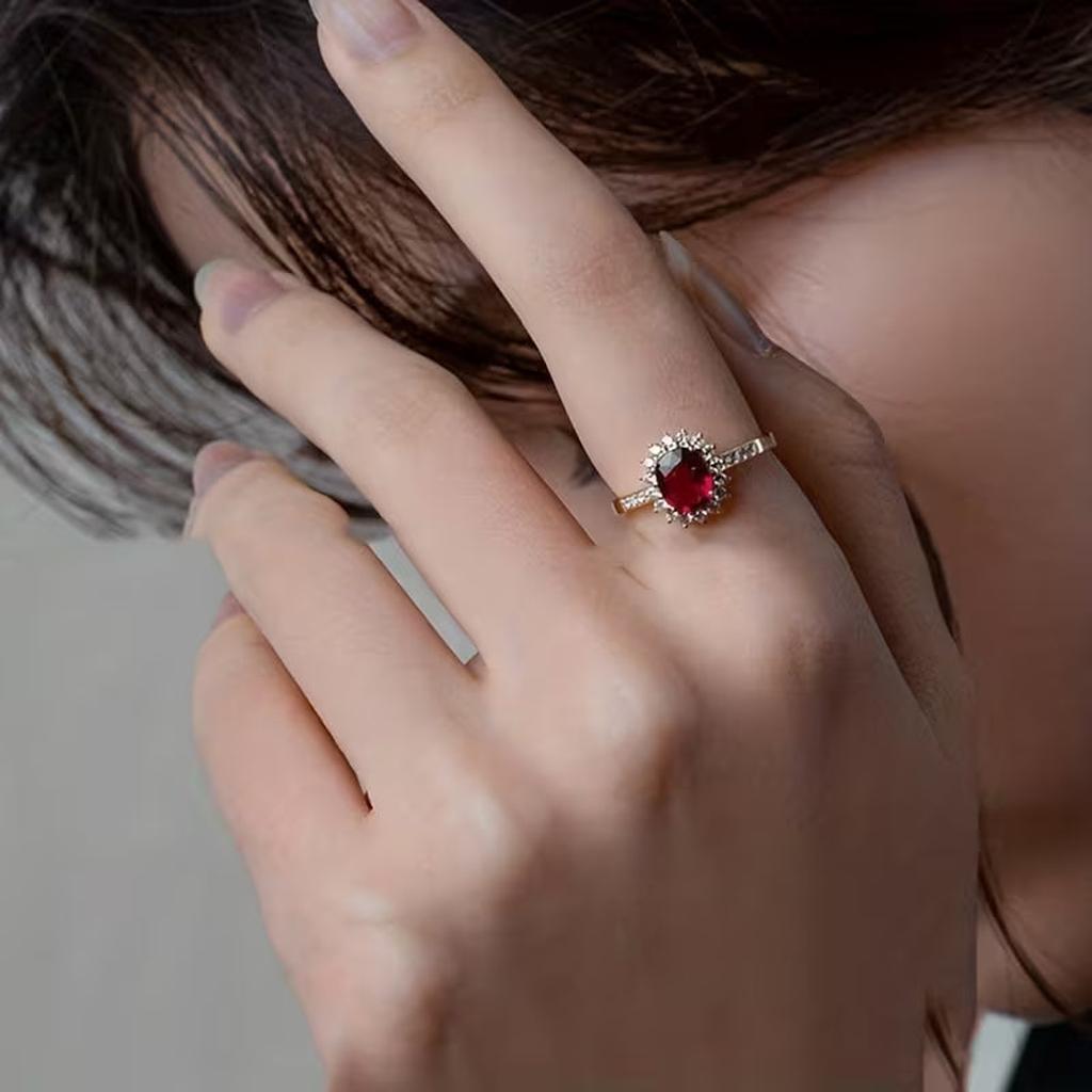 Roter Ring „Kaiserin“ in Gold – Ansicht 2