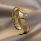 Klassisches goldenes Armband