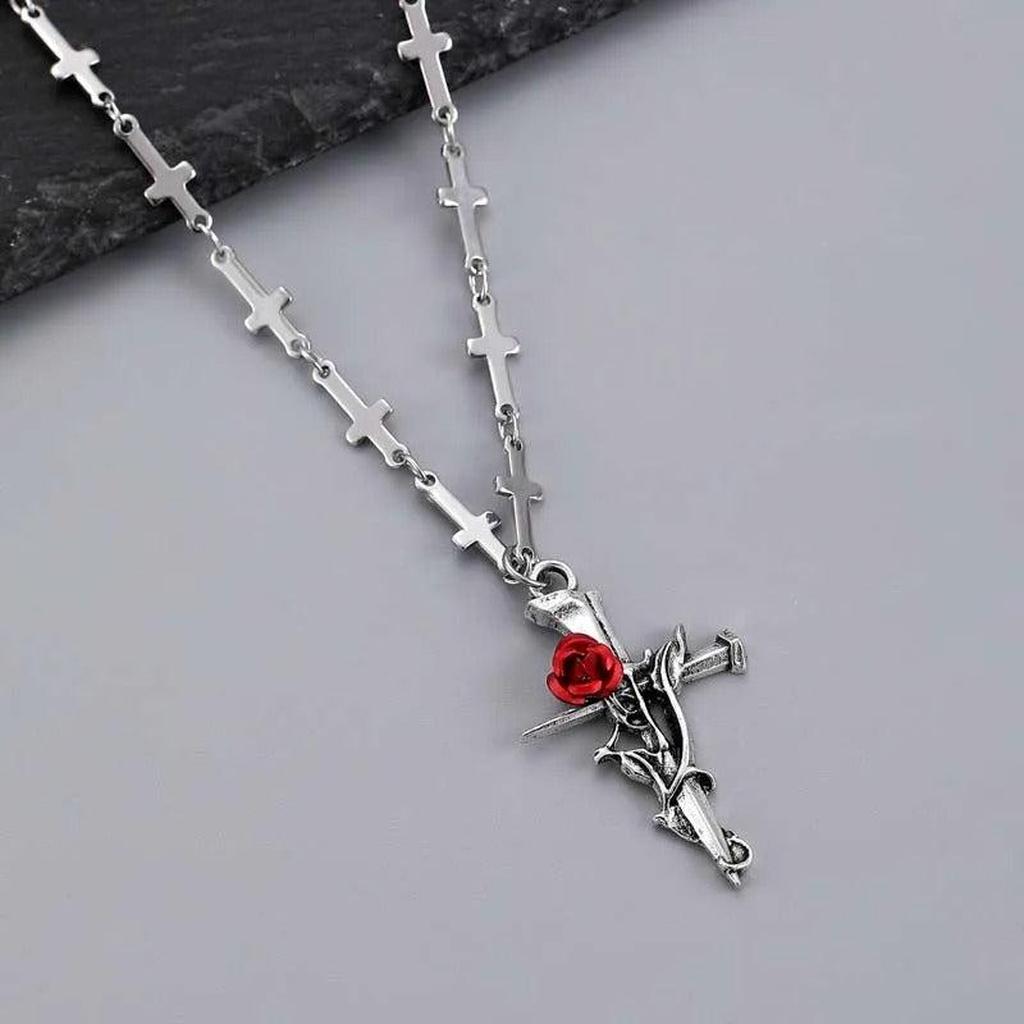 Kreuzanhänger in Weißgold mit roten Rosen