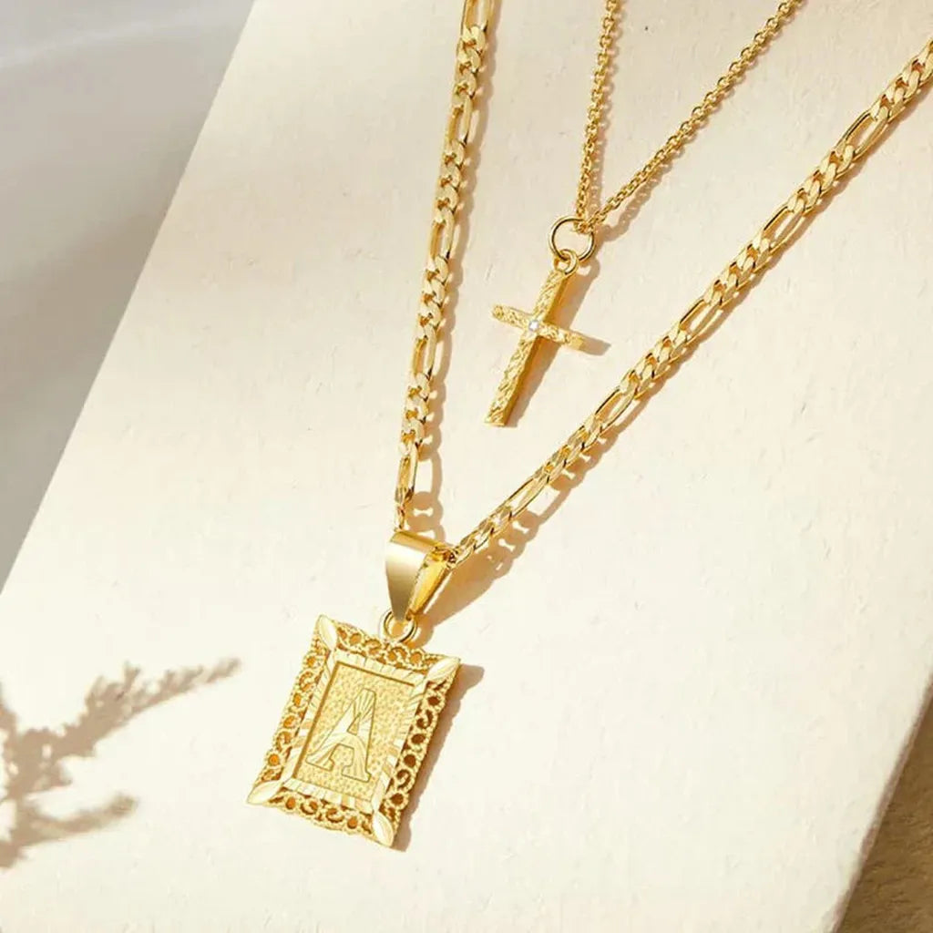Kreuzkette mit Initiale in Gold – Ansicht 2