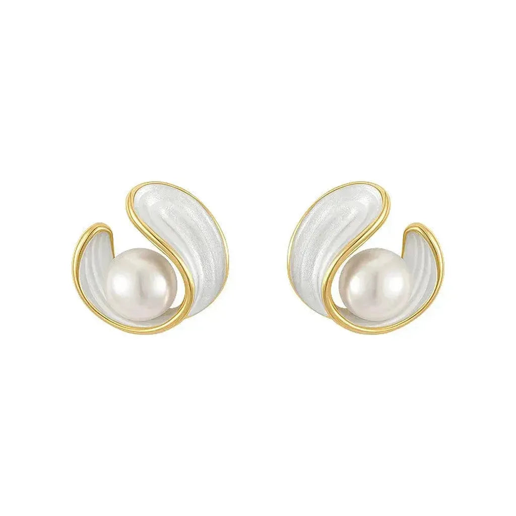 Luxuriöse Ohrhänger mit weißem Opal und Perlen in Gold – Ansicht 2