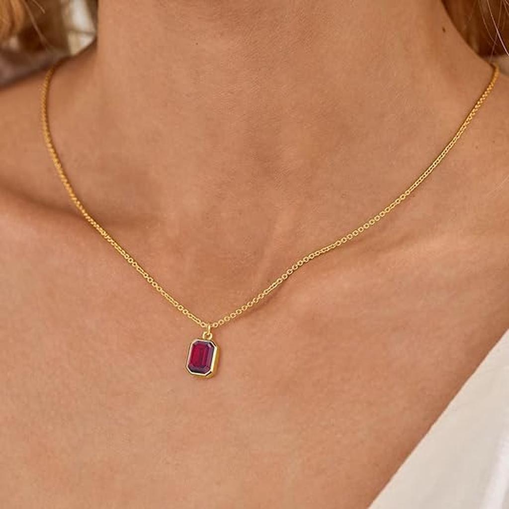 Mehrlagige Rubin-Halskette mit Büroklammer-Kette in Gold