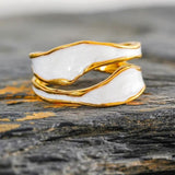Offener Ring mit Spiralmuster und Emaille in Weißgold