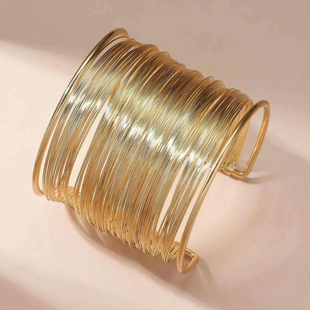 Offenes Armband mit Spirale in Gold