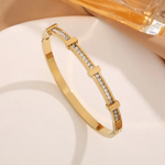 Offenes geometrisches Armband mit zwei Reihen Zirkonia – Ansicht 2