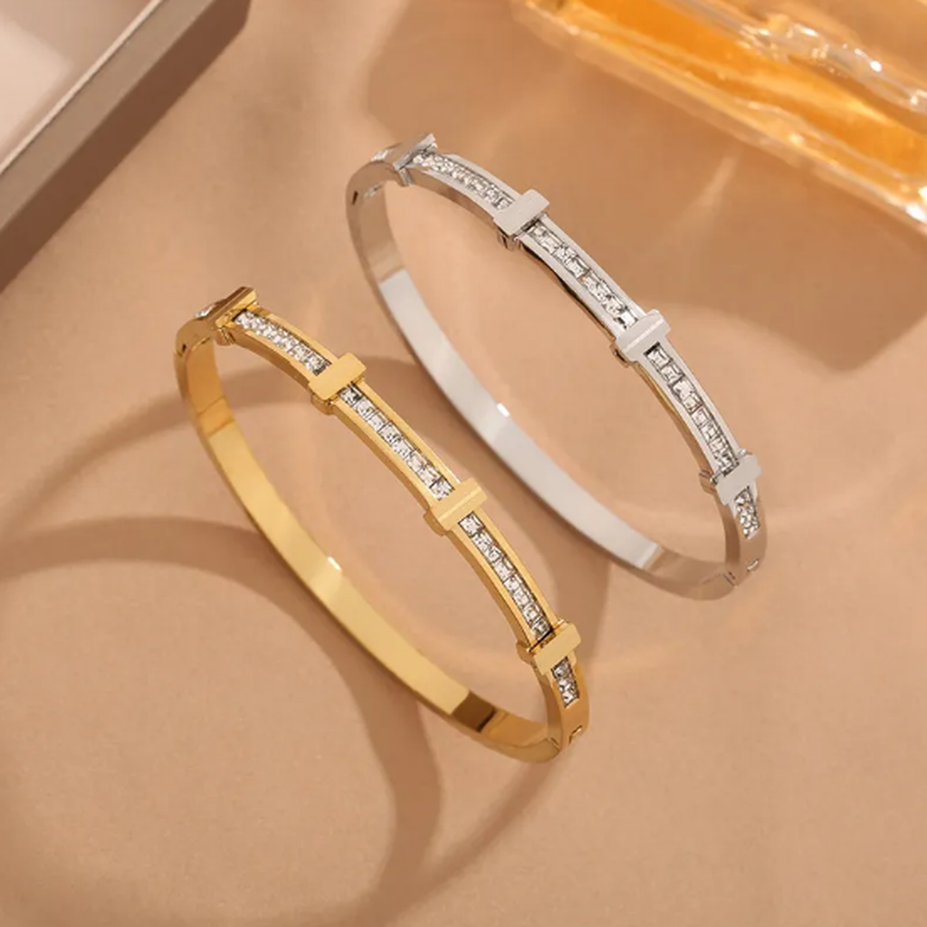 Offenes geometrisches Armband mit zwei Reihen Zirkonia