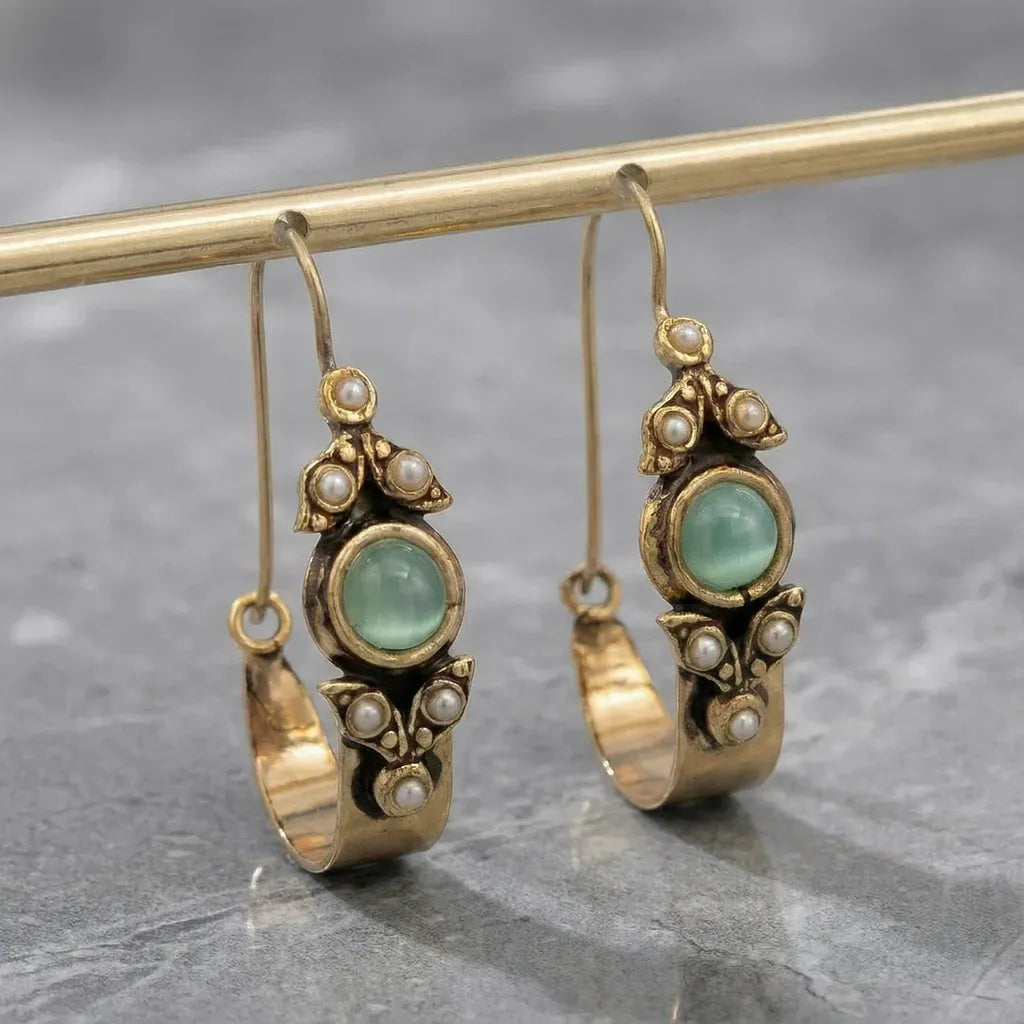 Ohrringe im Ethno-Retro-Stil mit Anhänger
