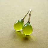 Ohrringe mit eingebettetem Opal
