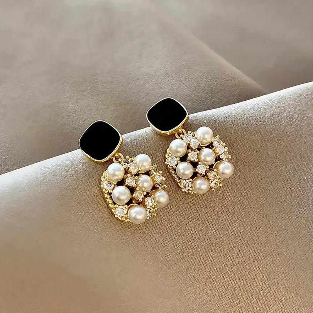 Ohrringe mit schwarzem Opal und Perlen in Gold