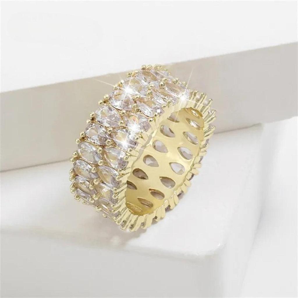 Orientalischer breiter Goldring mit Kristall