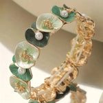 Retro-Armband mit grünen Blumen und Perlen