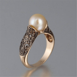 Retro-Goldring mit Perle