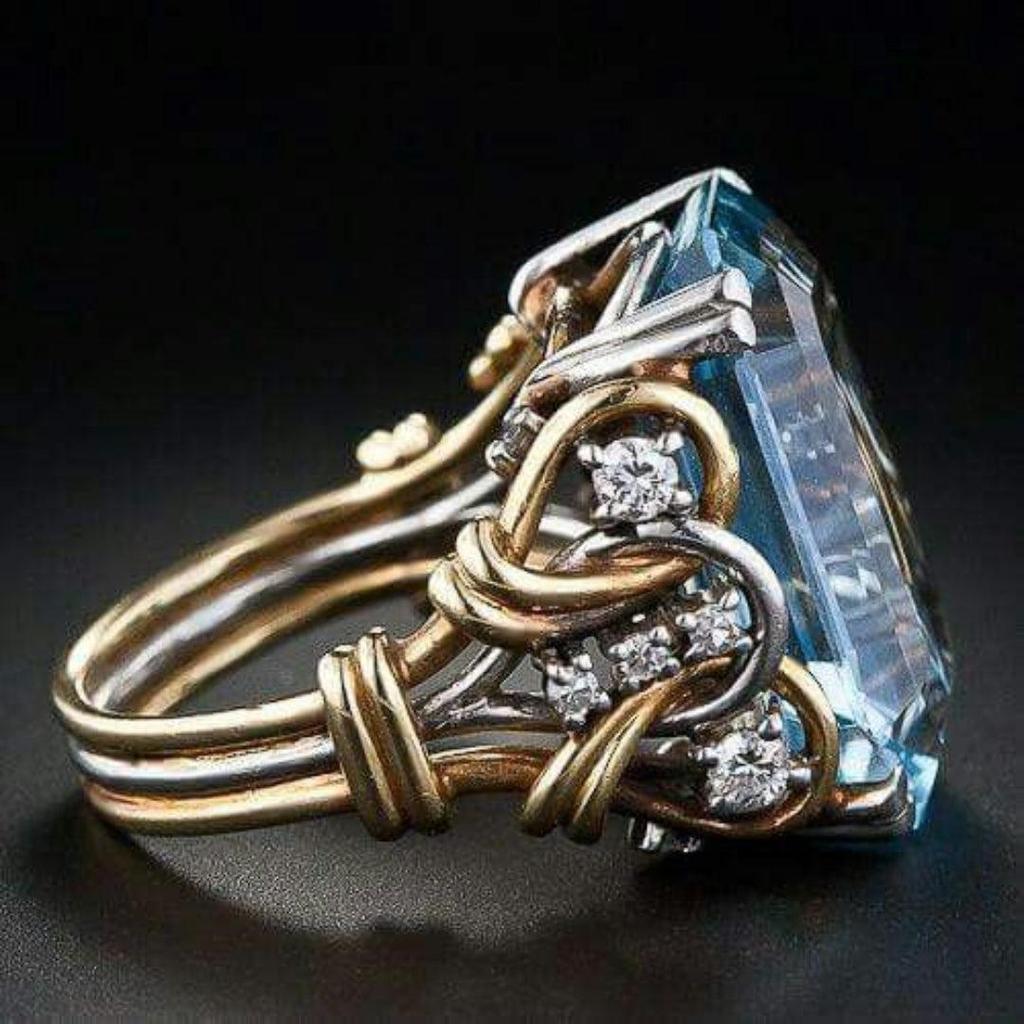 Retro-Goldring mit mehrreihigen blauen Zirkonia