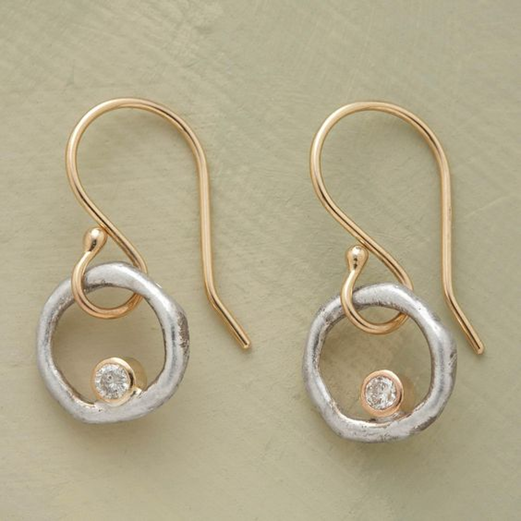 Retro-Ohrringe in Gold und Weißgold mit Zirkonia