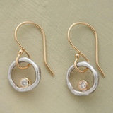 Retro-Ohrringe in Gold und Weißgold mit Zirkonia