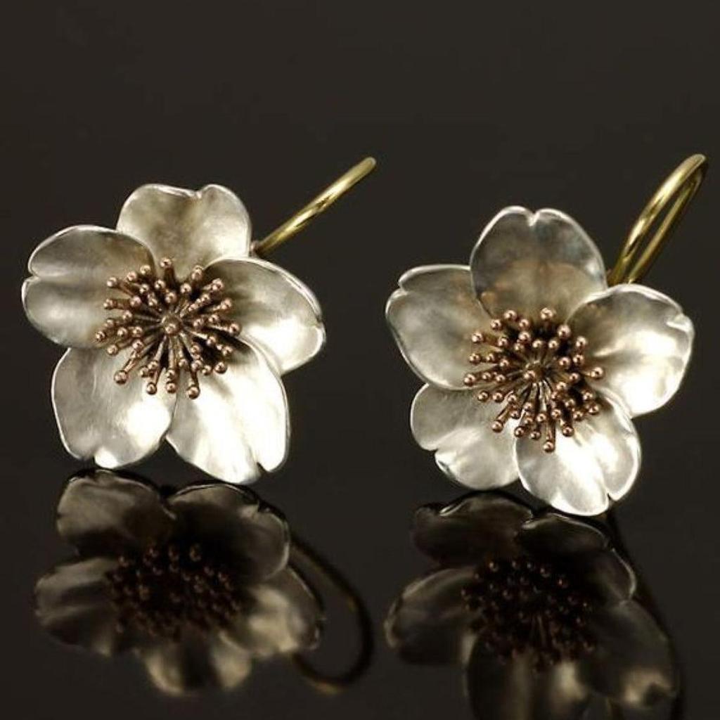 Retro-Blumenohrringe in Weißgold und Gold