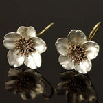 Retro-Blumenohrringe in Weißgold und Gold