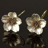 Retro-Blumenohrringe in Weißgold und Gold