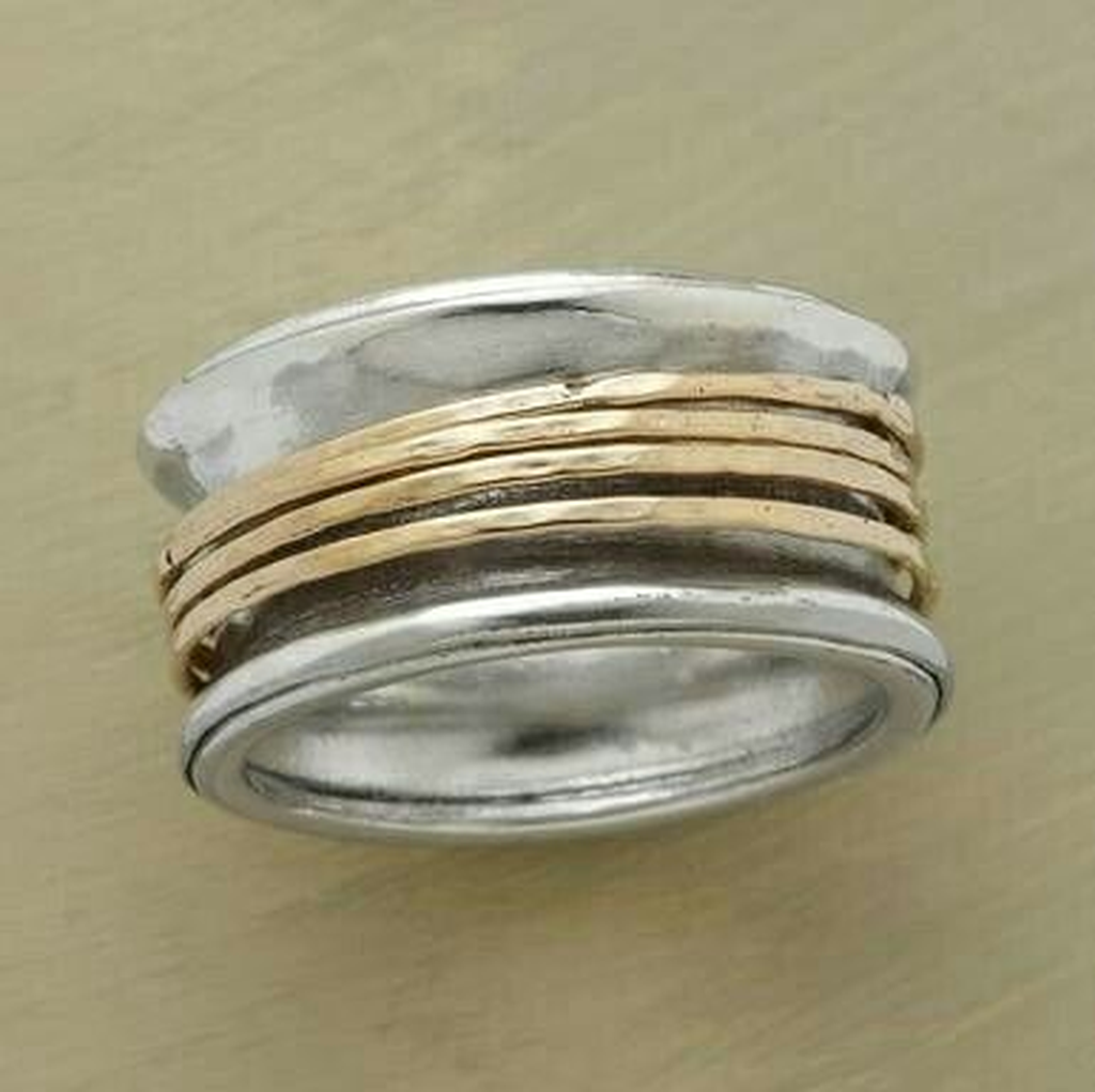 Retro-Ring „Goldener Faden“ in Weißgold
