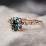 Retro-Ring in Roségold mit Saphir
