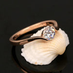 Retro-Ring in Roségold mit Solitär und Zirkonia