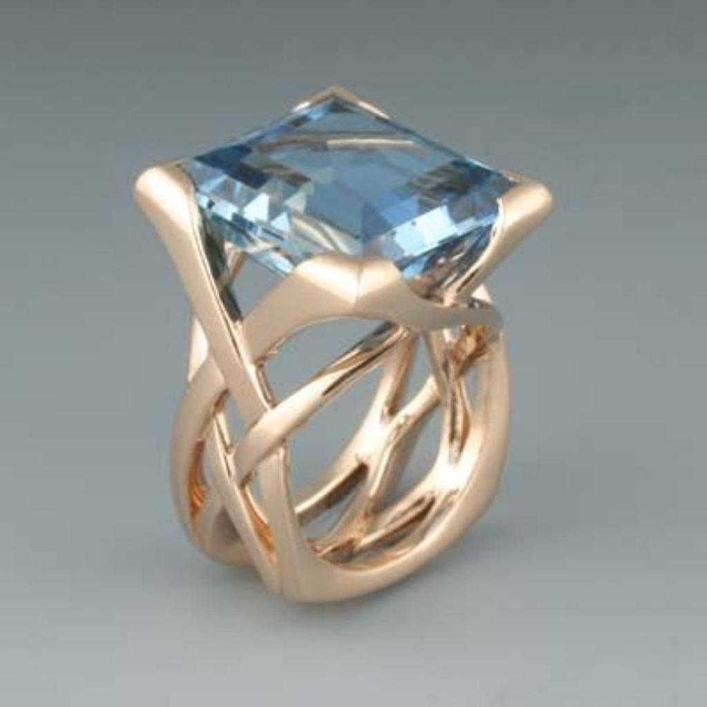 Retro-Ring in Roségold mit blauen Zirkonia