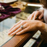 Retro-Ring in Weißgold mit Kristall – Ansicht 2