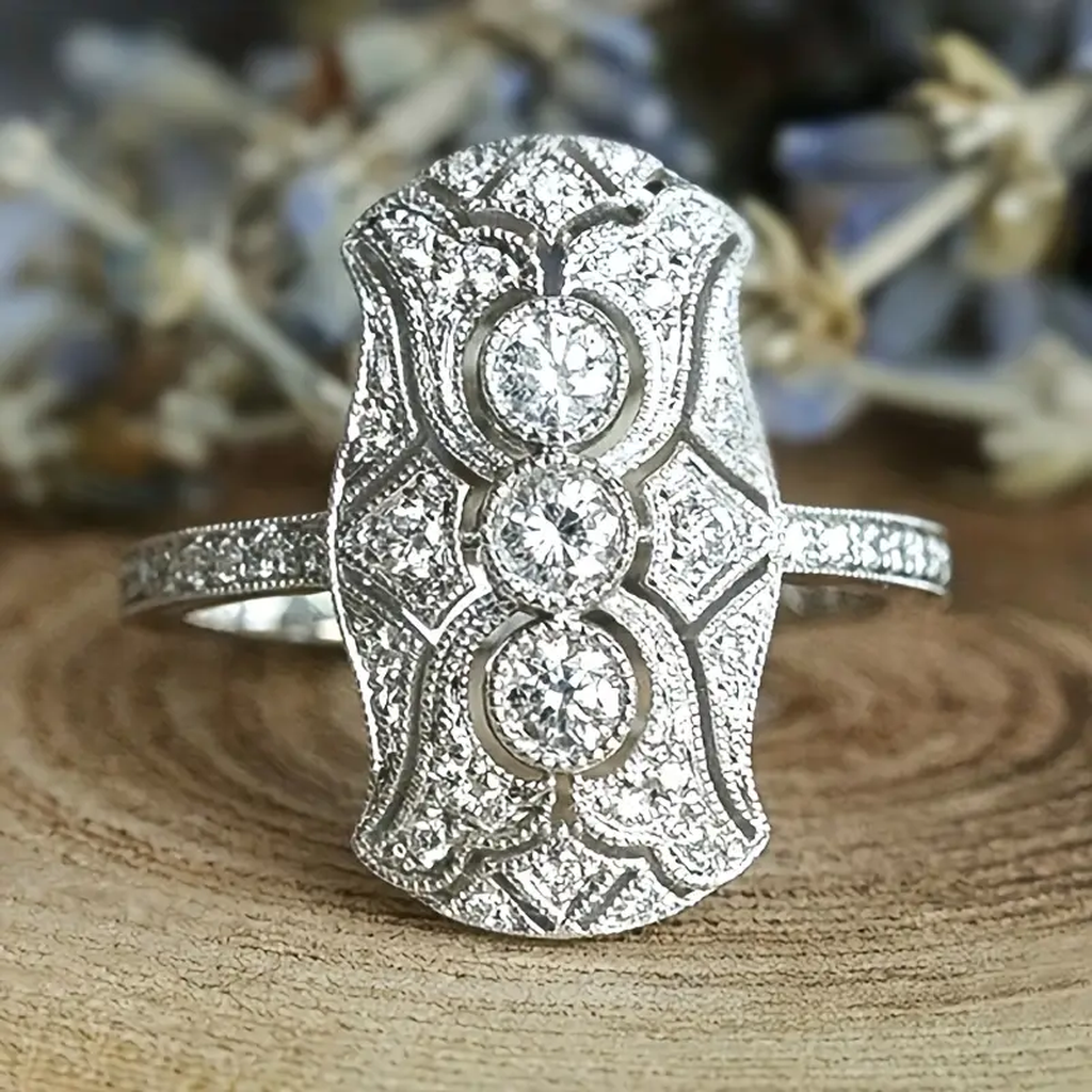 Retro-Ring in glänzendem Weißgold