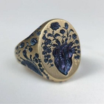Retro-Ring mit blauer Blume in Gold
