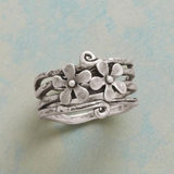 Retro-Ring mit Blumen in Weißgold