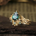 Retro-Ring mit grünem Blumenstein