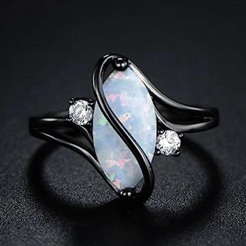 Retro-Ring mit schwarzem gedrehtem Opal