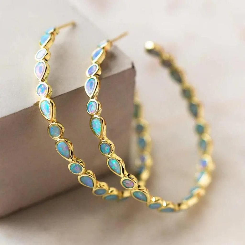 Goldene Retro-Ohrringe mit blauem Opal