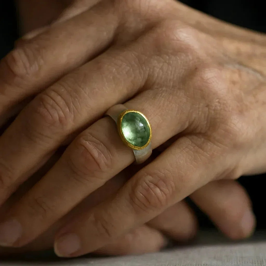 Grüner Retro-Ring mit runden Steinen – Ansicht 2
