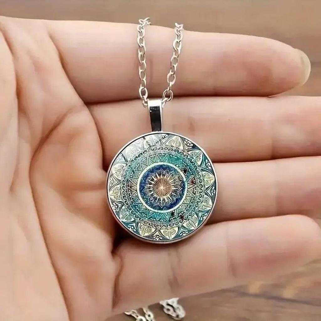 Runde Retro-Halskette mit blauen Mandalas
