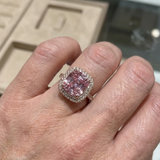 Ring mit rosa Saphir im Kissenschliff
