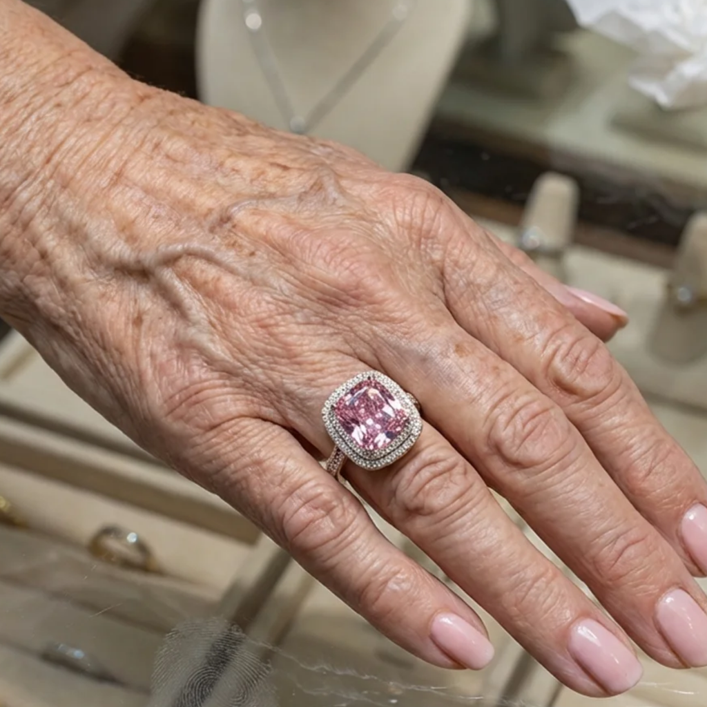 Ring mit rosa Saphir im Kissenschliff – Ansicht 2