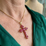 Rosa Cluster-Kreuz-Halskette in Gold