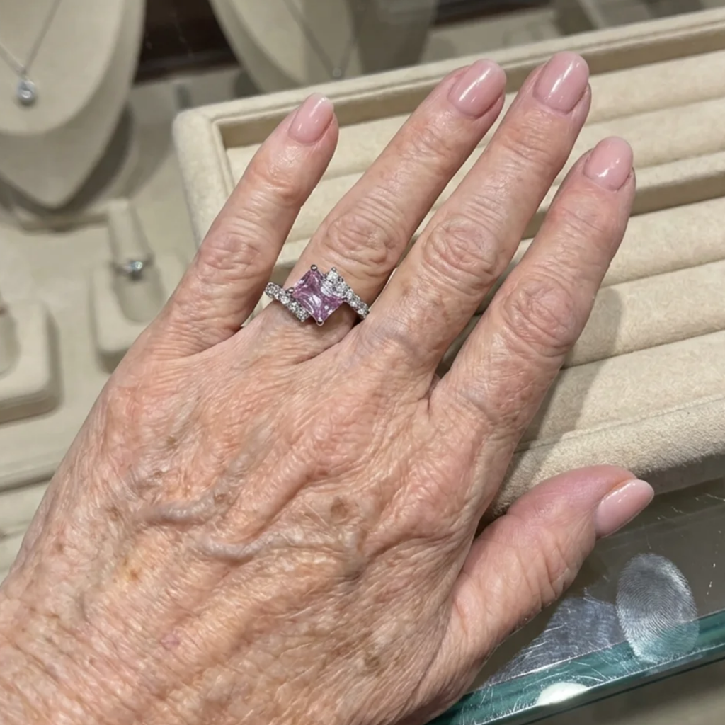 Rosa-Saphir-Ring in Weißgold