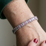 Tennisarmband „Rosastreifen“ in Weißgold