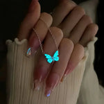 Set: Halskette und Armband mit leuchtend blauem Schmetterling